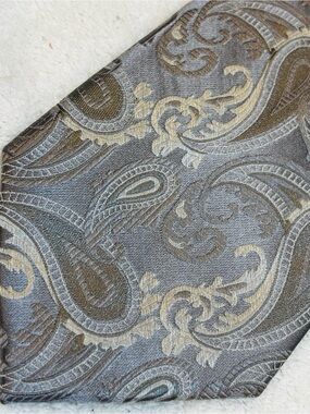 Brand New Stylish Tie From The Tie Bar